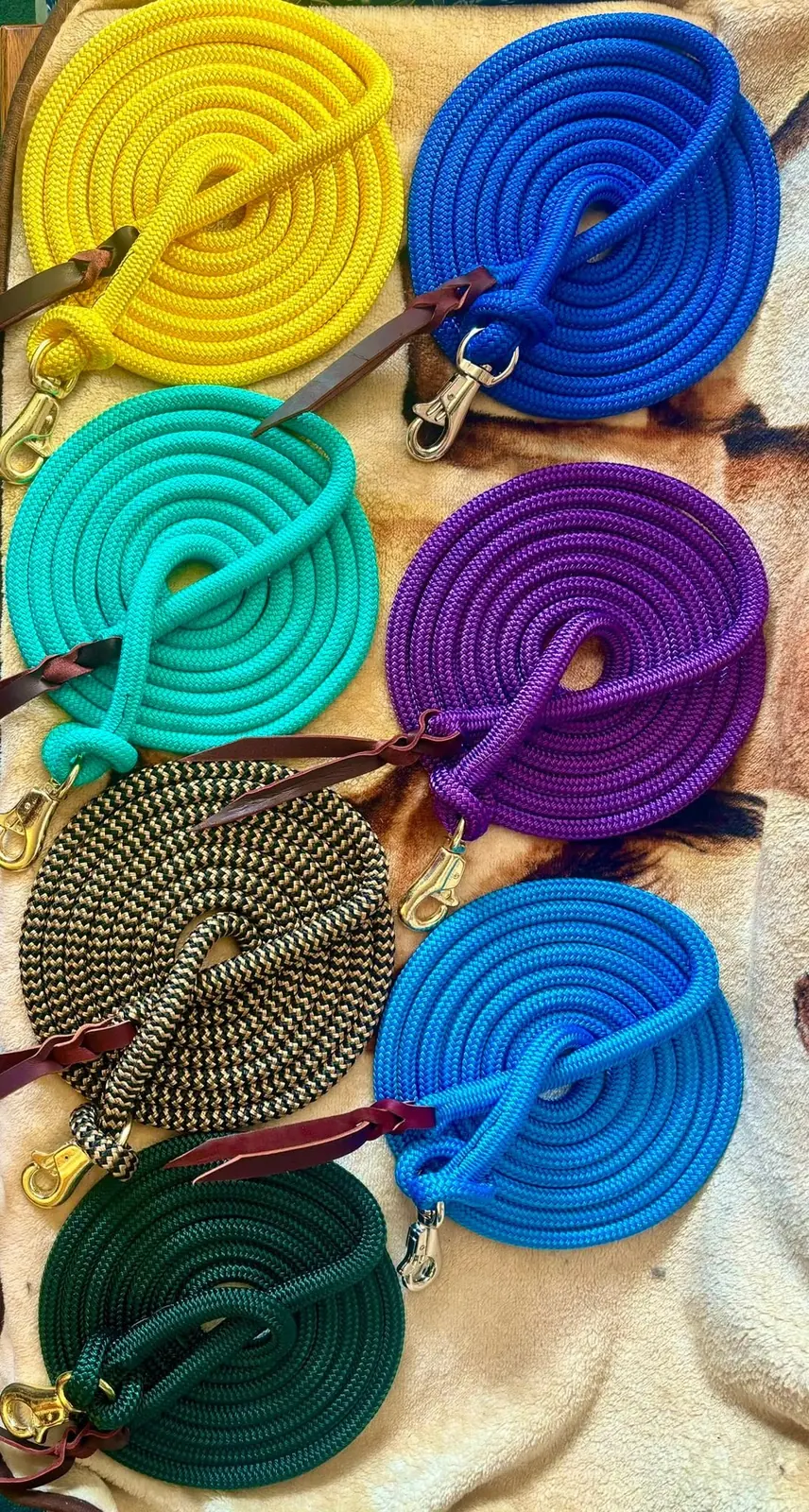 Lead ropes in seven colors